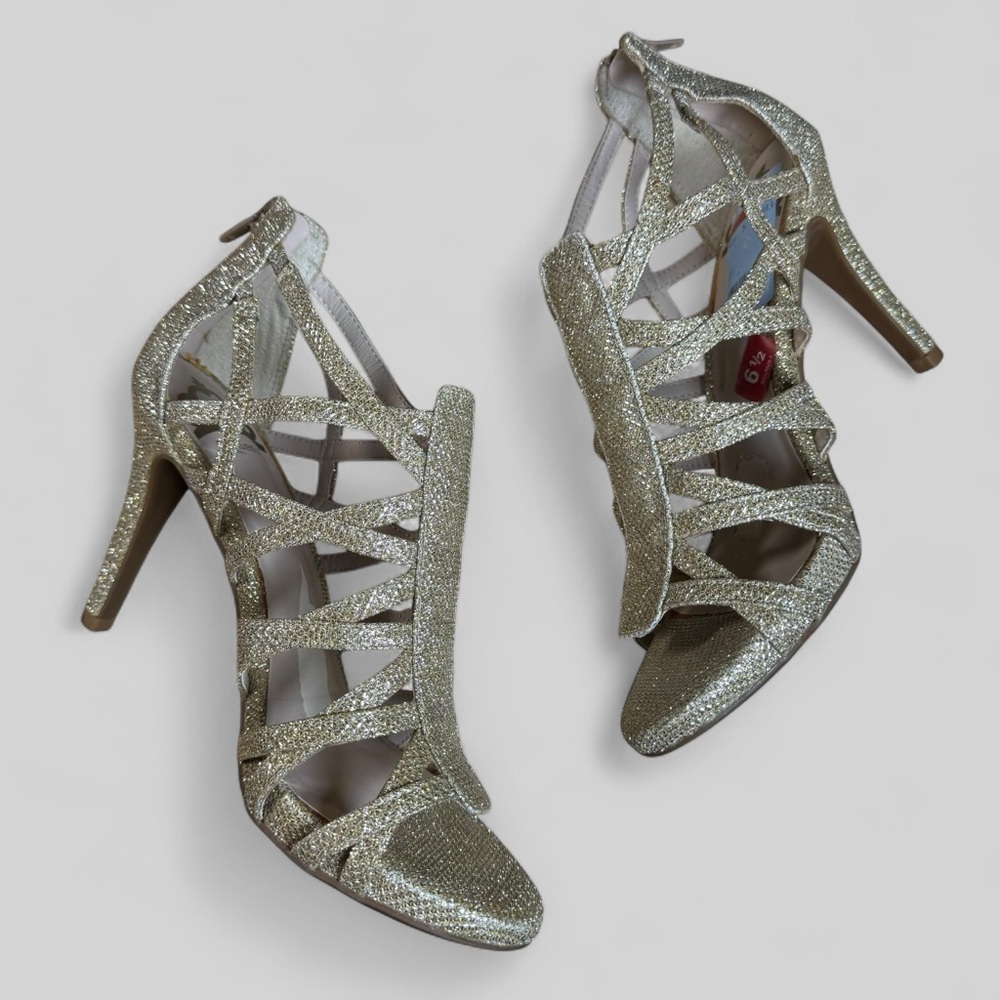 🔥CLEAR OUT🔥 Fergalicious by Fergie Gold Hattie Heels